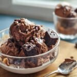 Sjokoladeis med brownies